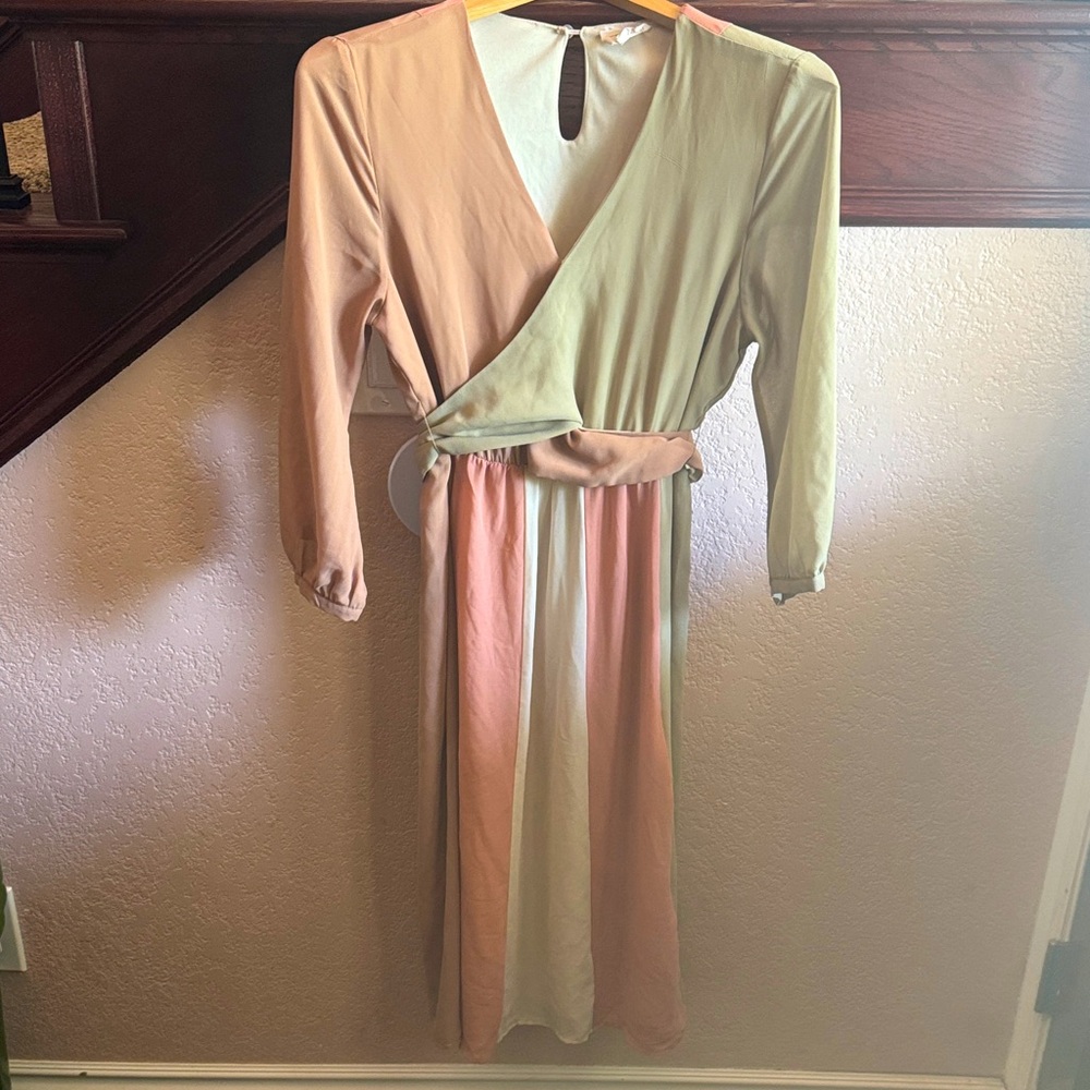 Orange Creek Los Angeles Size Medium Elegant Dress in Peach & Cream Long Sleeve